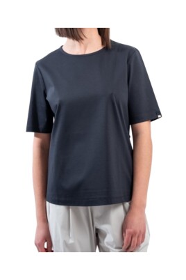 bla-t-shirt-med-trykknaplukning
