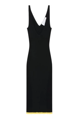 V-ringad ribbstickad midiklänning