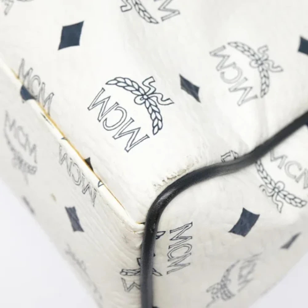 MCM Pre-owned Canvas shoulder-bags White Dames