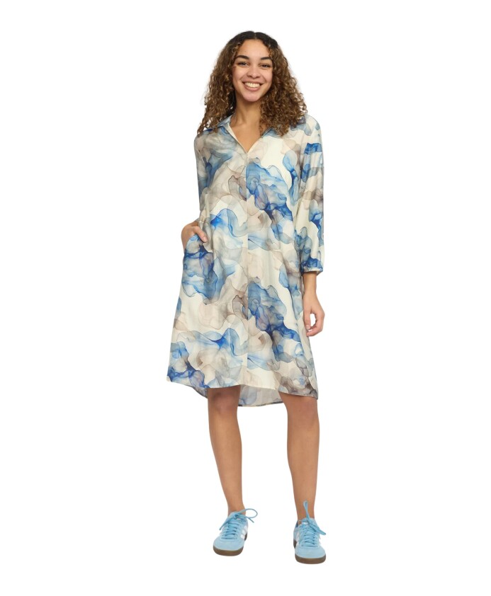 blauwe-hemel-jurk-met-abstracte-print