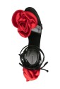 sandales-a-talons-hauts-en-satin-noir-et-fleur-rouge
