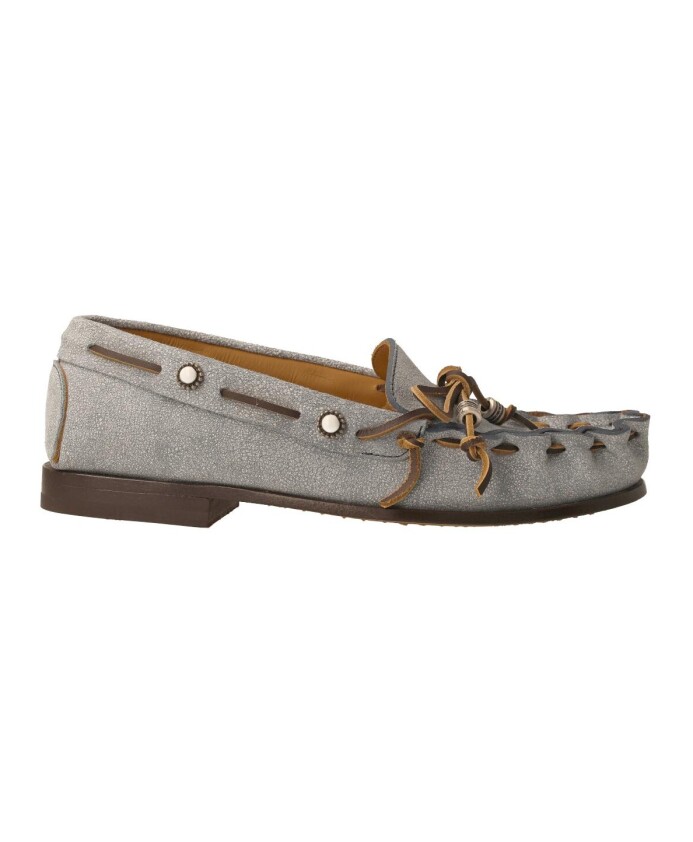 mocassin-en-cuir-bleu-avec-clous-blancs