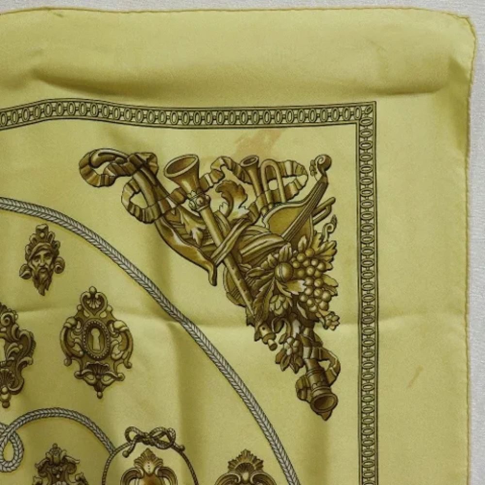 Hermès Vintage Pre-owned Silk scarves Yellow Dames