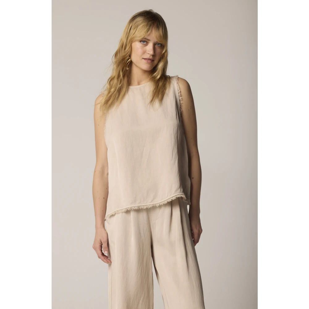 Kocca Stijlvolle mouwloze tops voor vrouwen Beige Dames
