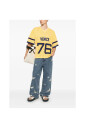 t-shirt-jaune-a-rayures-col-en-v