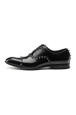 sneakers-noires-avec-ligne-studs-line