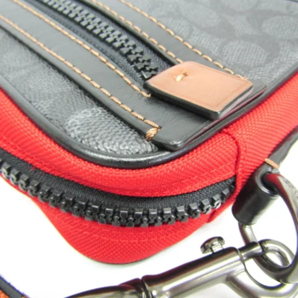 Coach Pre-owned Canvas shoulder-bags Black Unisex