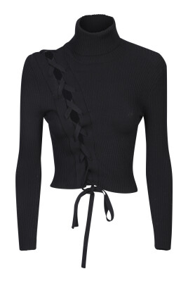 black-sweater-aw23-chic-style