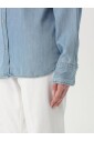 chemise-boutonnee-bleue