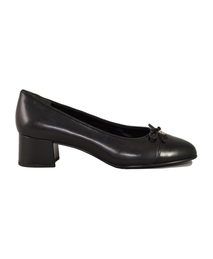 leather-decollete-heels-with-rubber-sole