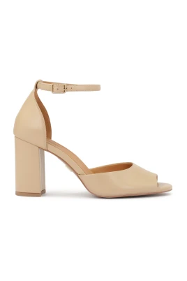 Beige sandaler med full klack