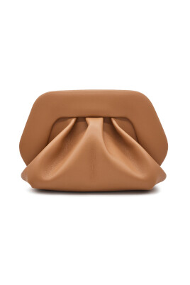 beige-vegan-laeder-clutch-taske