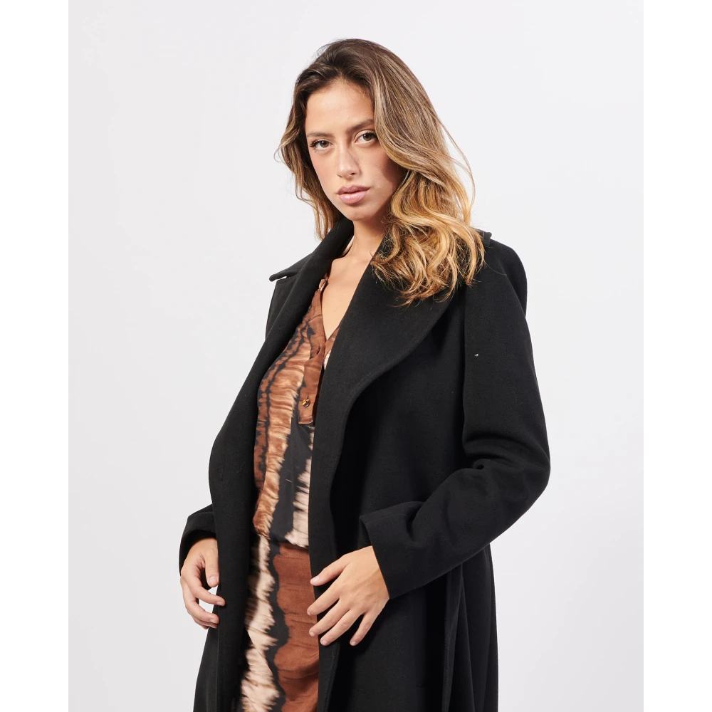 Jijil Zwarte Lange Jas met Riem Sluiting Black Dames