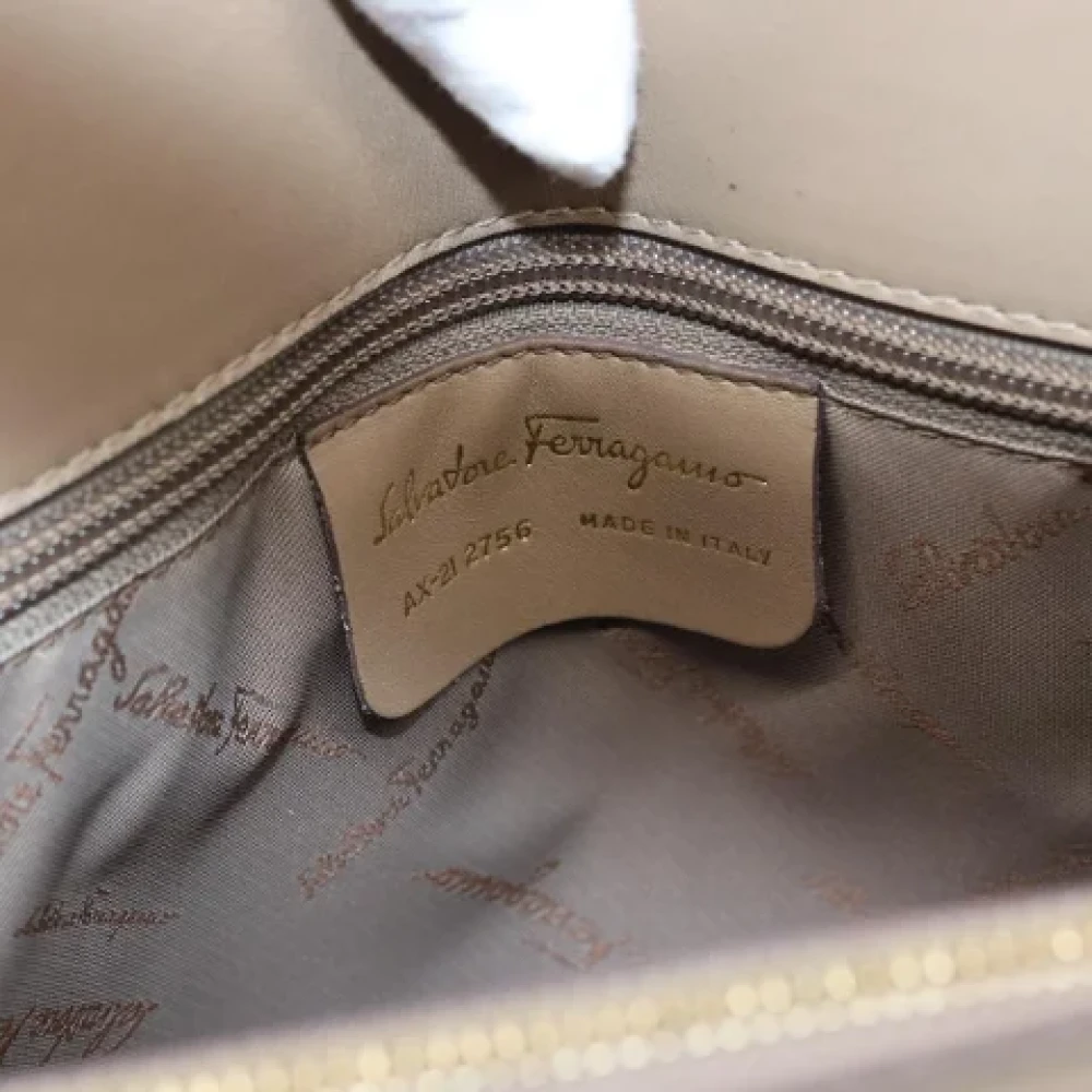Salvatore Ferragamo Pre-owned Leather totes Beige Dames