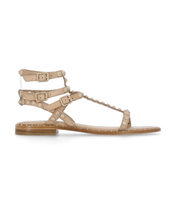 beige-leather-sandals-with-struds