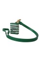 etui-airpods-en-cuir-vert-avec-bracelet-et-logo-en-metal-dore