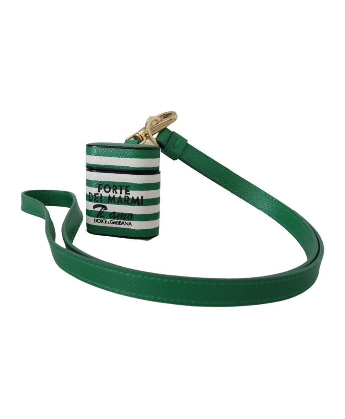 etui-airpods-en-cuir-vert-avec-bracelet-et-logo-en-metal-dore