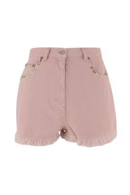 Denimshorts med utsmyckade fickor och fransad nederkant