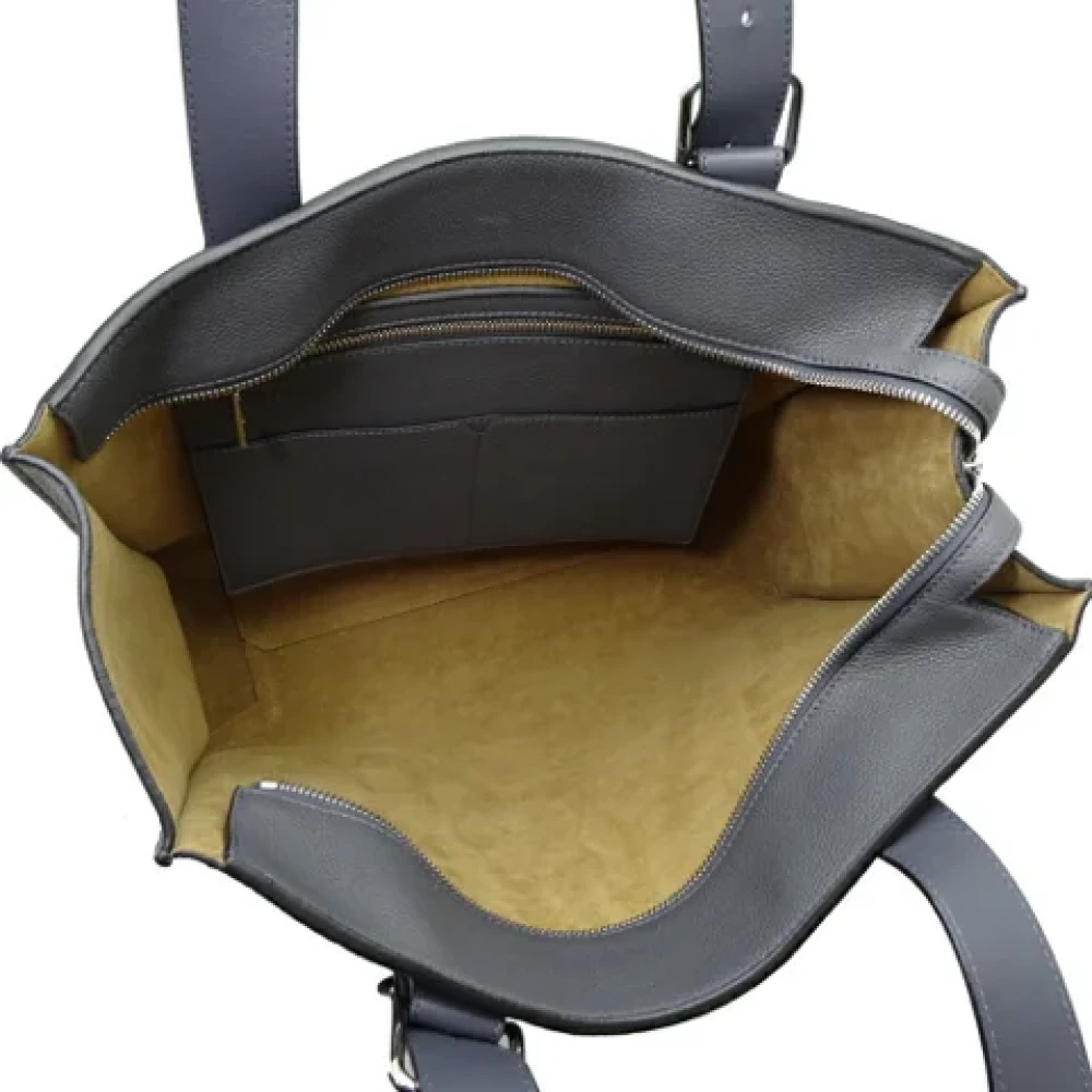 Loewe Pre-owned Leather handbags Gray Dames