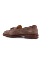 chaussures-plates-marron-avec-pompons-en-daim