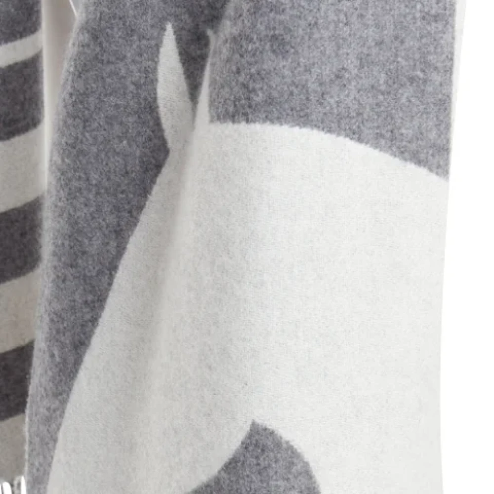 Hermès Vintage Pre-owned Fabric scarves Gray Dames