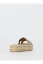 sandales-compensees-beiges-avec-detail-decoupe