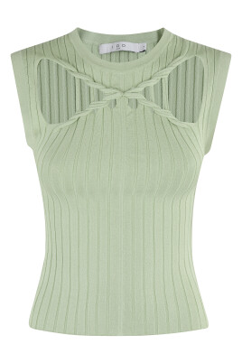 green-sleeveless-crossed-top