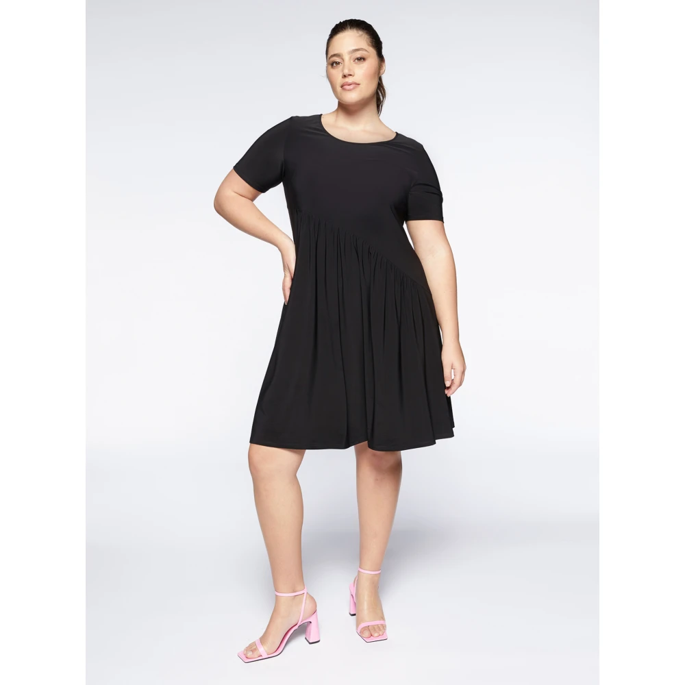 Fiorella Rubino Jerseyjurk met Gerimpelde Diagonale Snit Black Dames