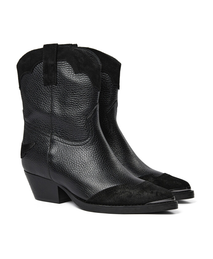 western-inspired-leather-boots-with-pointed-toe
