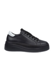 Czarne Skórzane Sneakersy z Białym Wykończeniem i 6cm Platformą