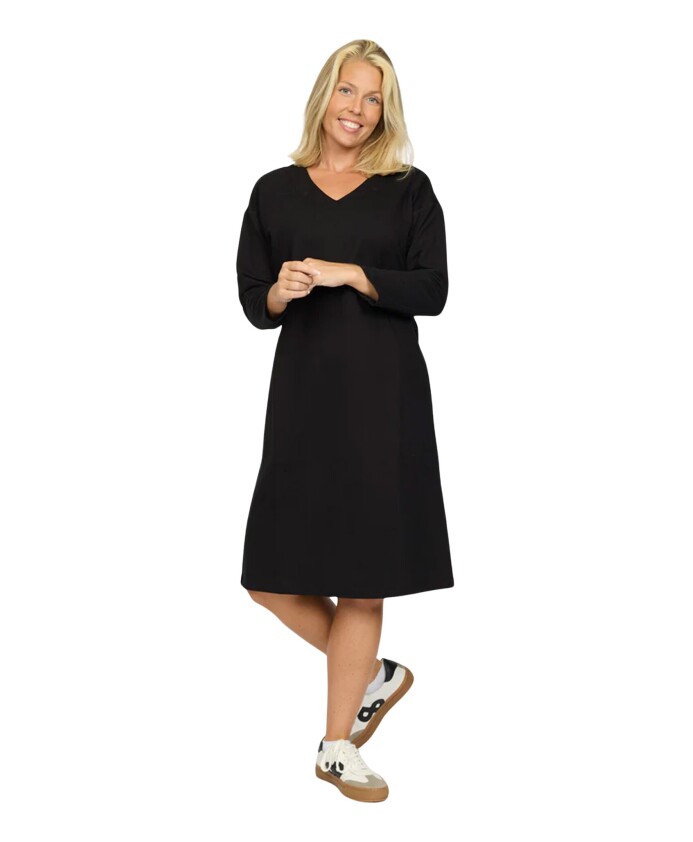 zwarte-jurk-met-3-4-mouwen