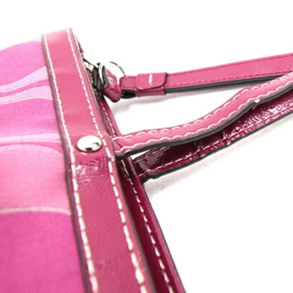 Coach Pre-owned Canvas shoulder-bags Pink Dames