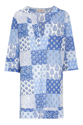 robe-bleue-en-coton-avec-col-en-v-et-motif-radical-patch