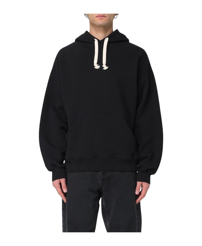 sweatshirt-noir-coupe-decontractee