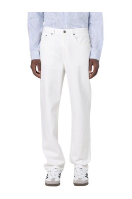jeans-blancs-classiques-et-decontractes