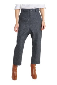 Pantaloni ritagliati
