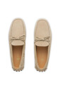 chaussure-en-daim-beige-avec