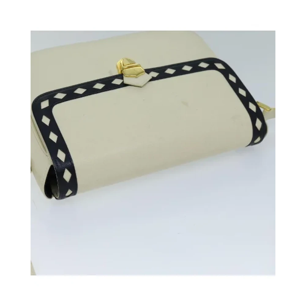 Yves Saint Laurent Vintage Pre-owned Leather shoulder-bags Beige Dames