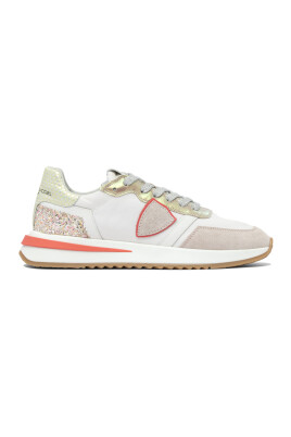 sneakers-beige-chaussures-decontractees-elegantes