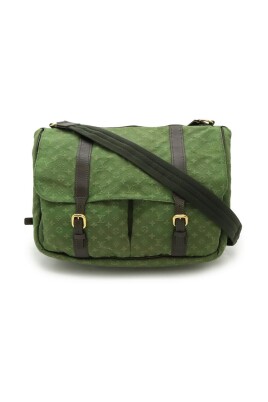pre-owned-stylish-shoulder-bag-with-adjustable-strap
