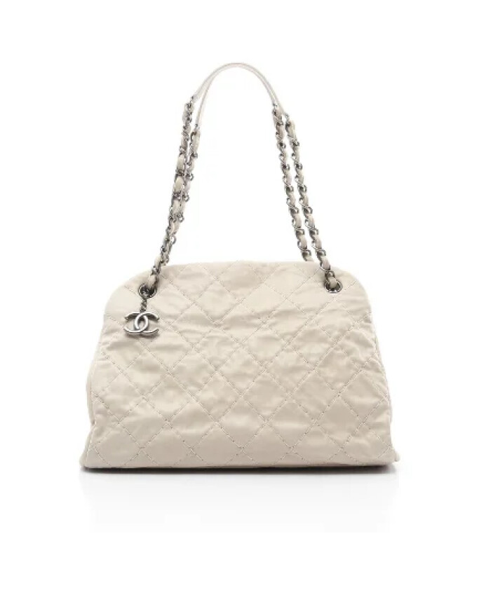 pre-owned-cuir-sacs-chanel