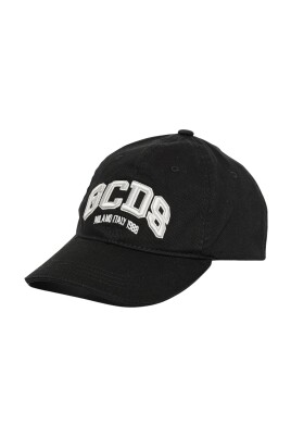 embroidered-logo-hat-stylish-and-versatile