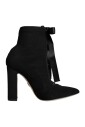 bottines-noires-en-daim-a-lacets