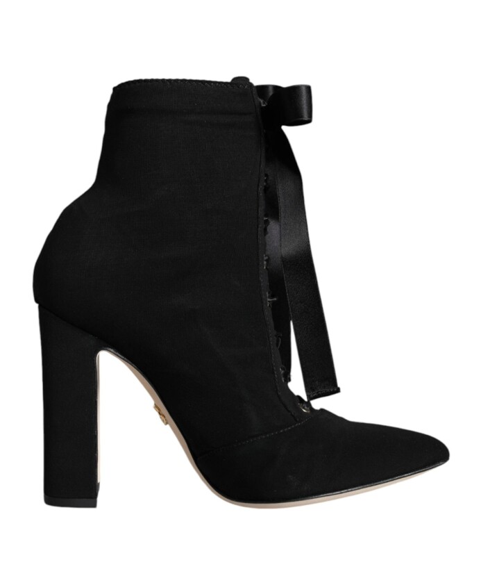 bottines-noires-en-daim-a-lacets