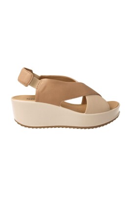 beige-ladersandaler-med-plattform