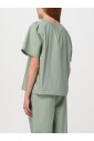 chemisier-vert-sauge-a-col-en-v