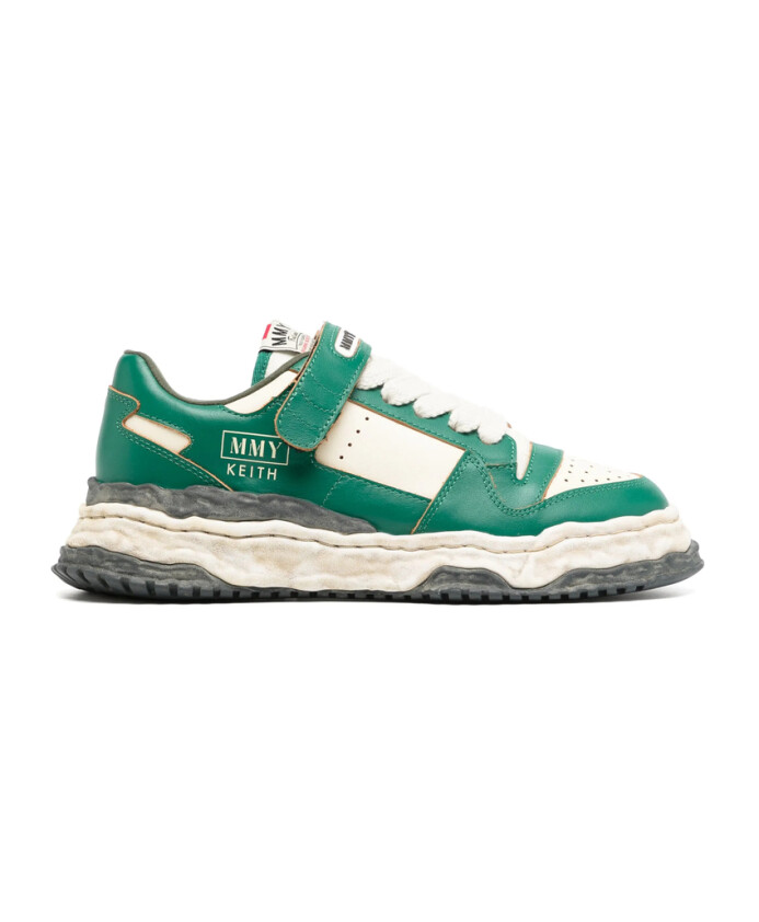 white-sneaker-with-touch-strap-fastening