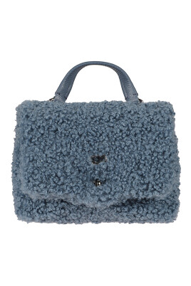 sac-a-main-bleu-clair-en-shearling