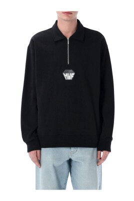 black-crewneck-sweatshirt-comfortable-and-stylish
