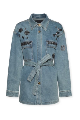 Denimjacka med applikationer